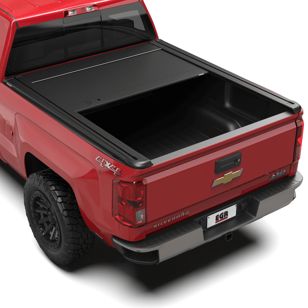 Top view of Chevrolet Silverado 2500 tub protected by EGR RollTrac Manual aluminium roller cover