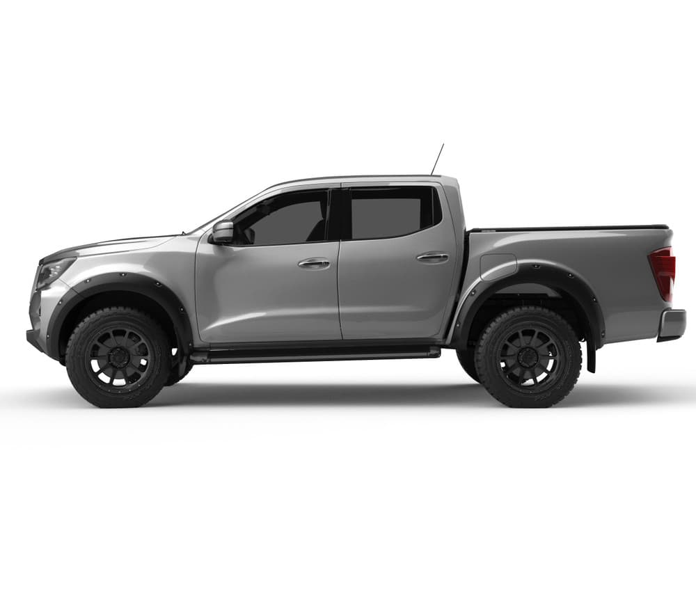 Side profile of a Nissan Navara 2021 equipped with the EGR Auto RollTrac Electric E3 Roller Cover