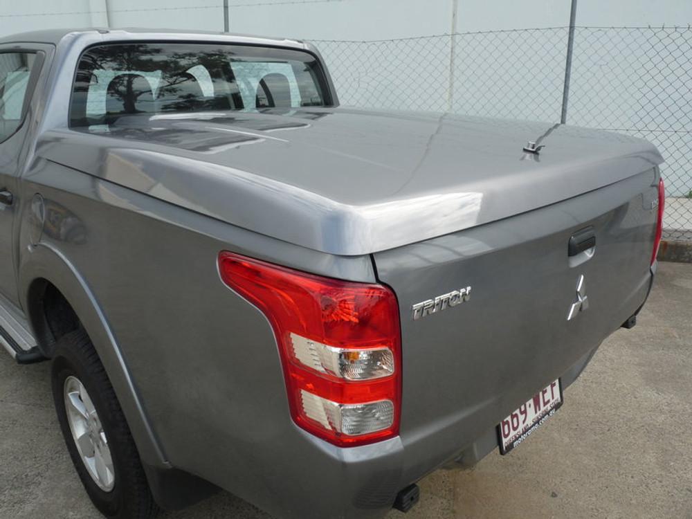 Side profile of Mitsubishi Triton MQ/MR equipped with EGR 1 Piece Hard Lid, emphasizing low-profile tub cover and streamlined design
